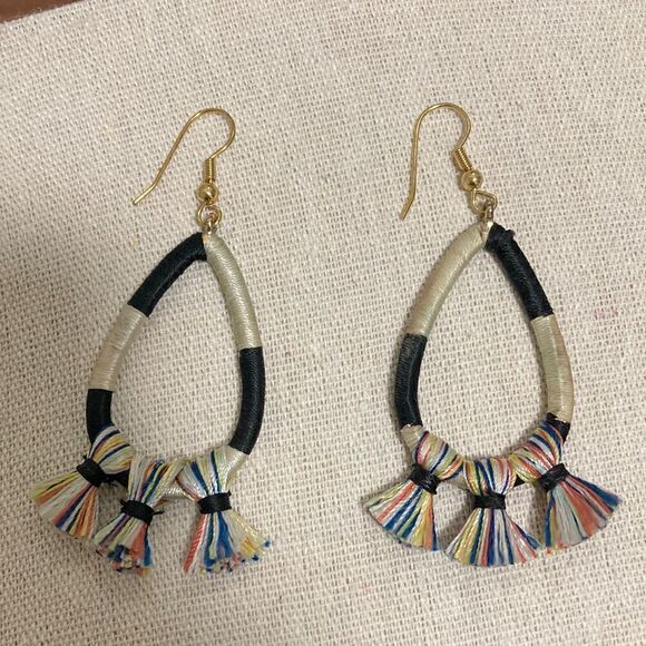 NWOT Hoop Earrings in Multicolor Raffia with Gold-tone French Ear Wire. - Picture 1 of 2